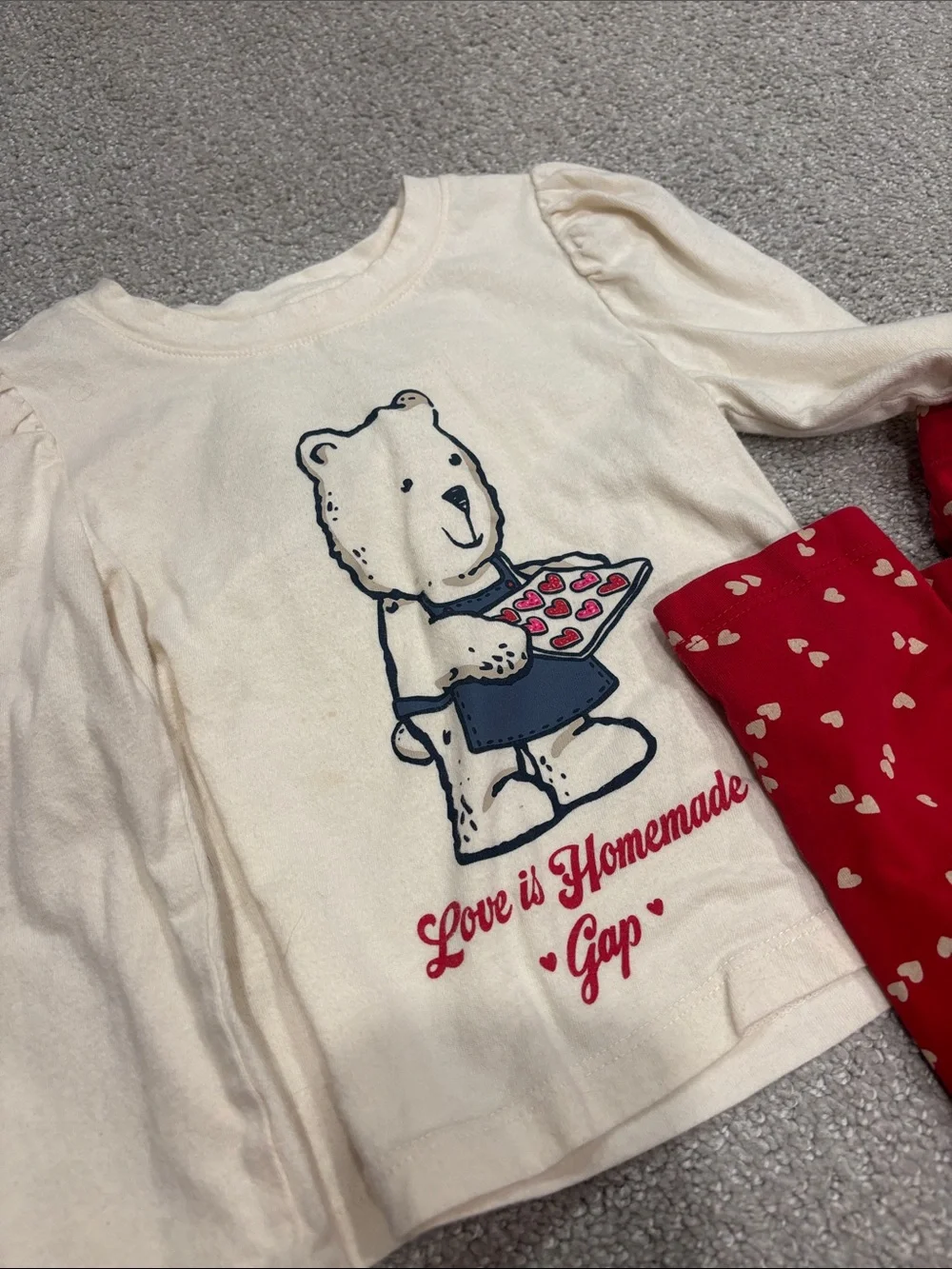 GAP Cream Bear Top with Red Heart Print Outfit